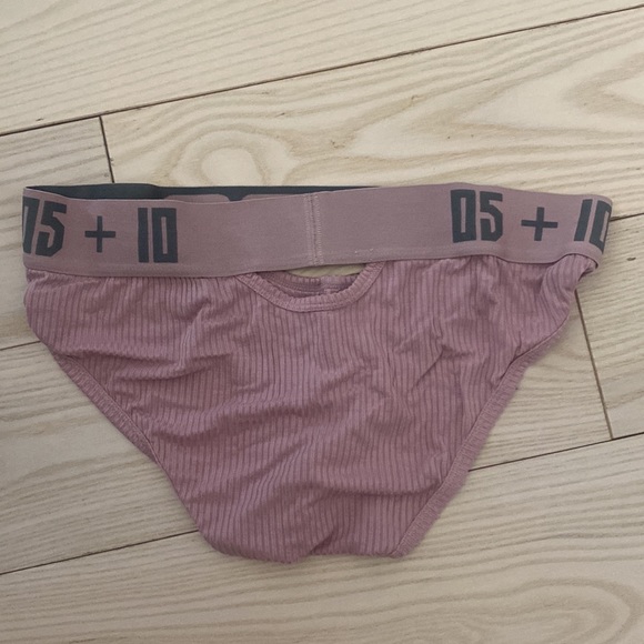 OBSO 21 Briefs excellent condition fits like a medium tag is Asian xl - Picture 2 of 4